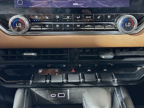 Used 2023 GMC Canyon AT4 w/ AT4 Premium Package image 15