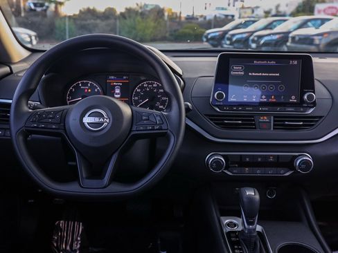 Used 2025 Nissan Altima 2.5 S image 21