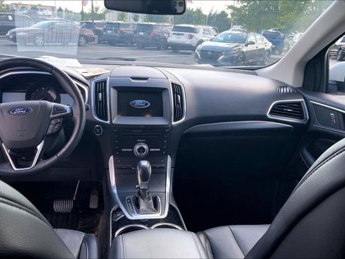 Used 2018 Ford Edge Titanium w/ Technology Package FWD image 9