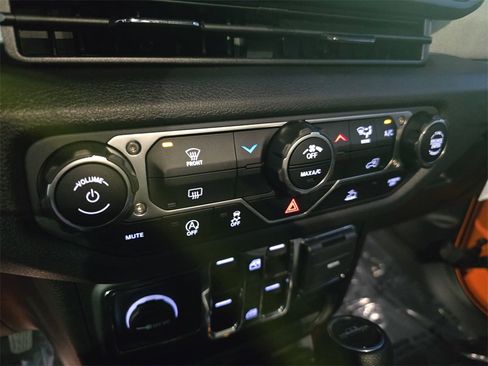 New 2025 Jeep Gladiator Sport image 20