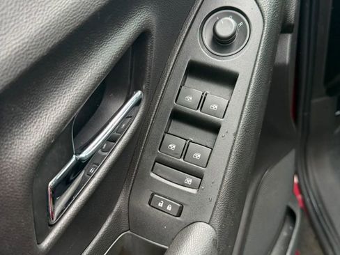 Used 2019 Chevrolet Trax LT w/ LT Convenience Package FWD image 11