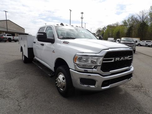 Used 2024 RAM 3500 Tradesman w/ Chrome Appearance Group AWD/4WD image 11