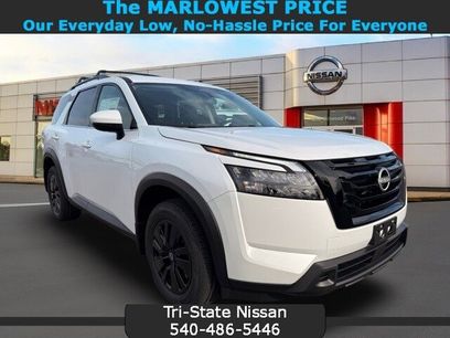 New 2025 Nissan Pathfinder SV w/ Black Appearance Package