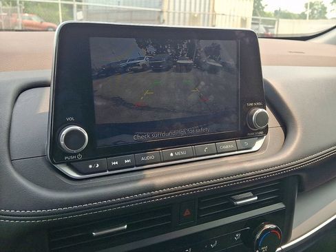 Used 2023 Nissan Rogue S AWD/4WD image 19