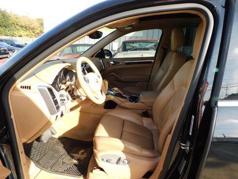 Used 2014 Porsche Cayenne image 18