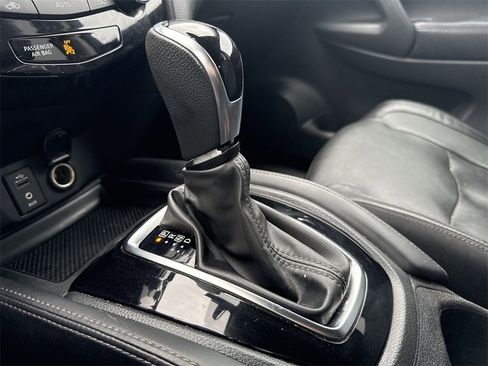 Used 2017 Nissan Rogue SL w/ SL Premium Package image 22