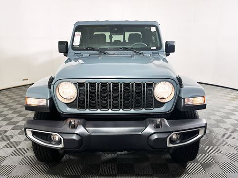 Used 2025 Jeep Gladiator Sport AWD/4WD image 8