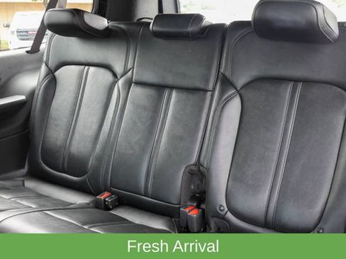 Used 2024 Jeep Wagoneer L Series II w/ Flexible Seating Group AWD/4WD image 15