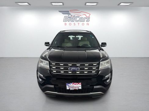Used 2016 Ford Explorer XLT w/ Equipment Group 202A image 2