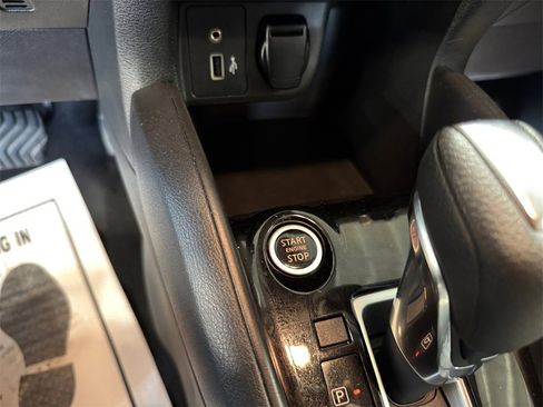 Used 2020 Nissan Versa SV image 29