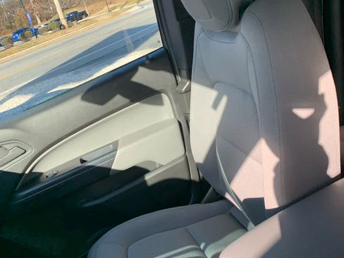 Used 2017 GMC Canyon W/T image 17