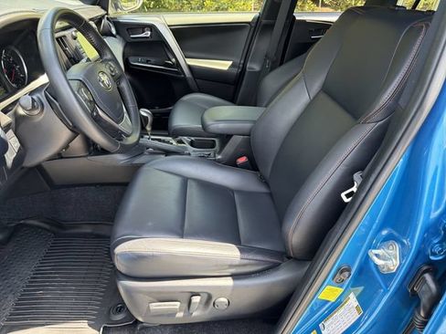 Used 2018 Toyota RAV4 SE w/ Advanced Technology Package FWD image 11