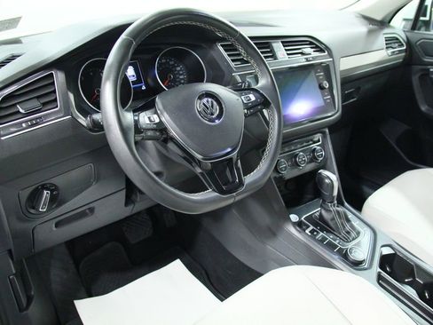 Used 2021 Volkswagen Tiguan SE w/ Panoramic Sunroof Package AWD/4WD image 5