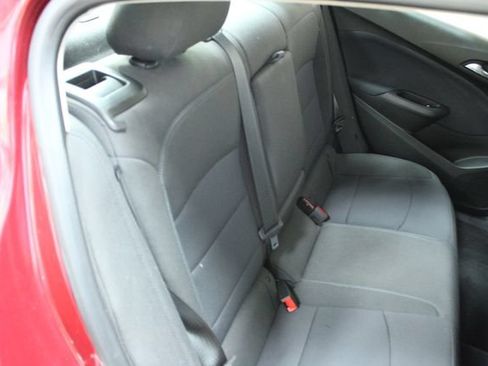 Used 2018 Chevrolet Cruze LT w/ LT Convenience Package FWD image 9