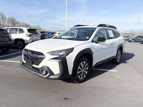 Certified 2025 Subaru Outback Premium image 3