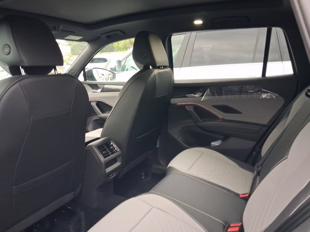 New 2026 Volkswagen Tiguan SE R-Line FWD image 11