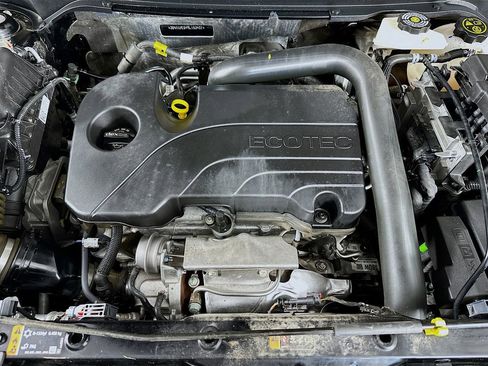 Used 2024 Chevrolet Equinox LS w/ LS Convenience Package image 36