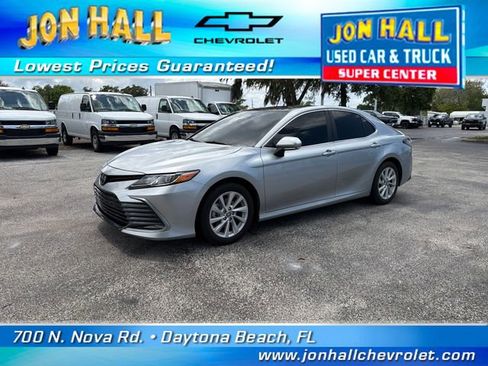 Used 2024 Toyota Camry LE w/ Convenience Package FWD image 2