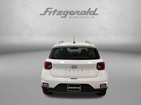 Used 2025 Hyundai Venue SEL FWD image 4