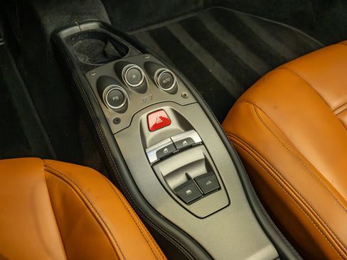 Used 2013 Ferrari 458 Spider RWD image 15