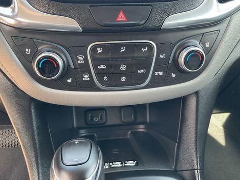 Used 2018 Chevrolet Equinox Premier image 21