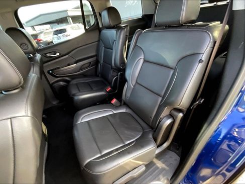 Used 2023 GMC Acadia SLT image 25