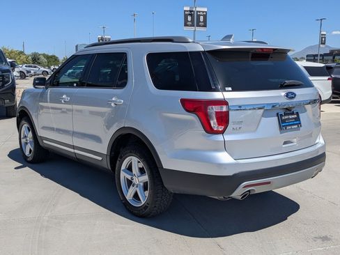 Used 2017 Ford Explorer XLT w/ Equipment Group 201A AWD/4WD image 3