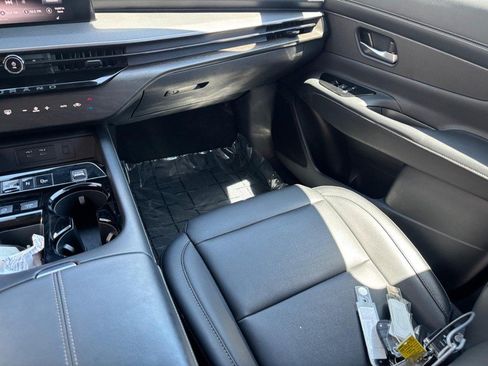 Used 2025 Nissan Murano SV FWD image 19