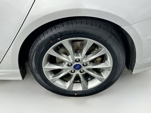 Used 2017 Ford Fusion SE image 11