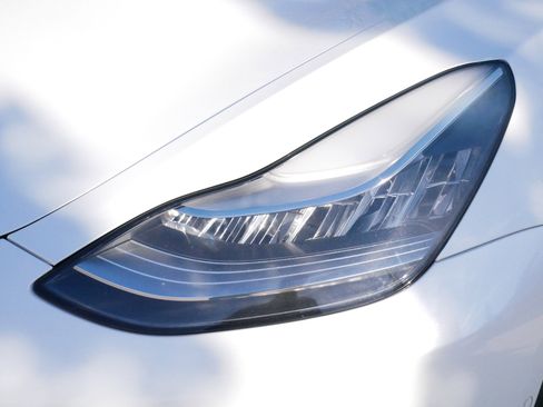 Used 2020 Tesla Model 3 Standard Range image 6