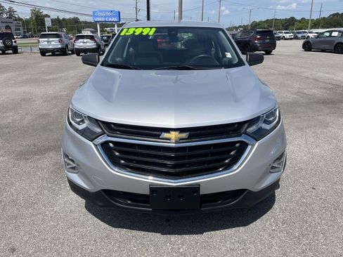 Used 2020 Chevrolet Equinox LS FWD image 2