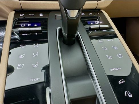 Certified 2026 Porsche Macan image 23