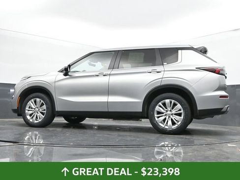 Used 2025 Mitsubishi Outlander ES image 48