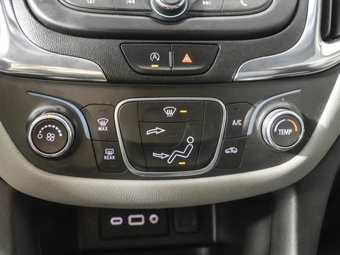 Used 2022 Chevrolet Equinox LS image 30