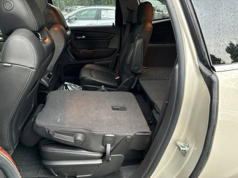 Used 2014 Chevrolet Traverse LTZ FWD image 11