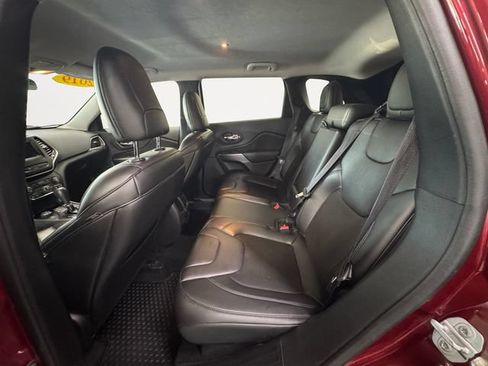 Used 2019 Jeep Cherokee Latitude Plus w/ Cold Weather Group AWD/4WD image 21