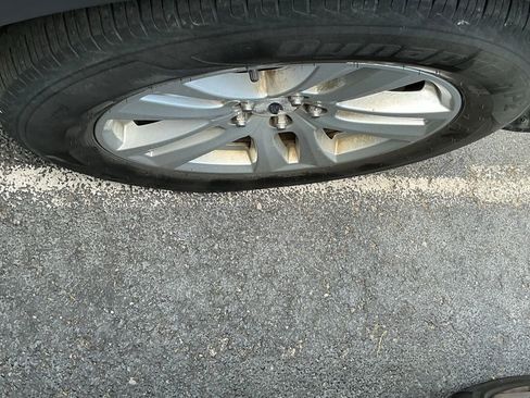 Used 2018 Ford Explorer XLT w/ Equipment Group 202A image 12