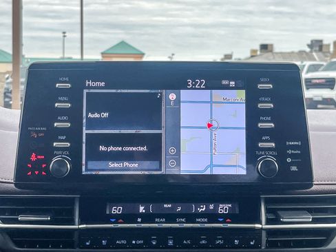 Used 2024 Toyota Sienna Platinum image 13