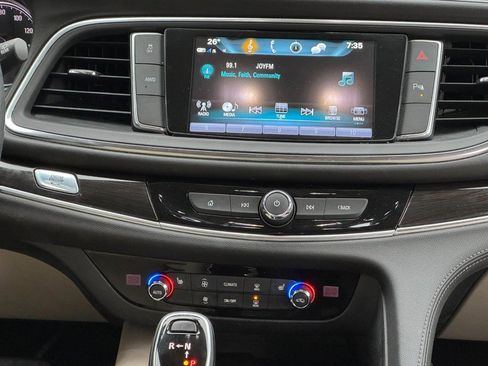 Used 2019 Buick Enclave Essence image 17