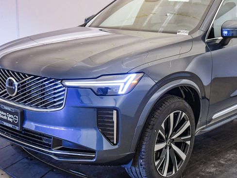 New 2026 Volvo XC90 B5 Core image 9