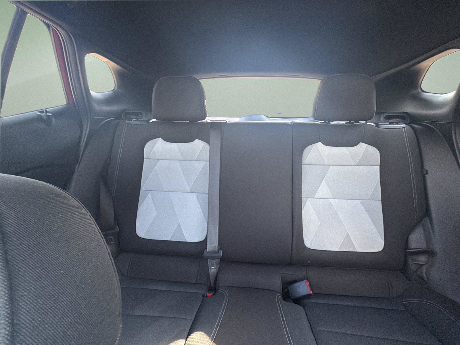 Used 2025 Chevrolet Trax RS FWD image 32