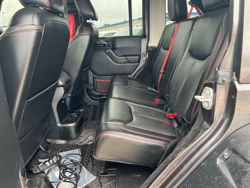 Used 2017 Jeep Wrangler Unlimited Rubicon image 14