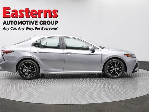 Used 2024 Toyota Camry SE FWD image 4