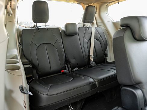 Used 2019 Chrysler Pacifica Touring-L image 46