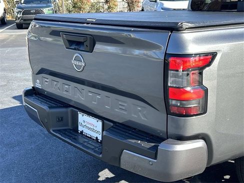 Used 2025 Nissan Frontier SV image 11