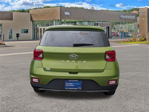 Certified 2022 Hyundai Venue SE image 4