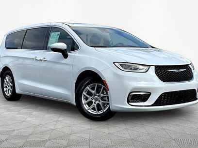 Used 2023 Chrysler Pacifica Touring-L