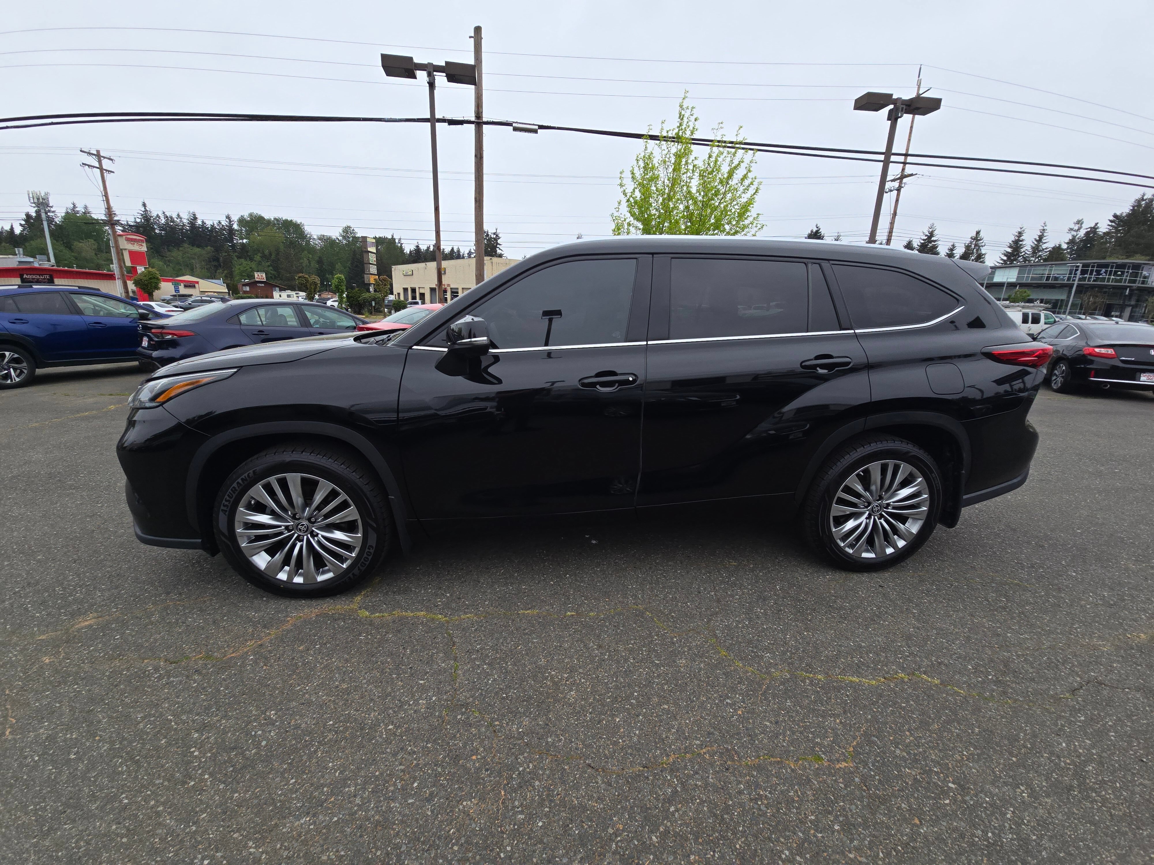 Used 2023 Toyota Highlander Platinum AWD/4WD image 4