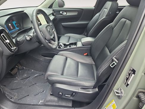 Used 2024 Volvo XC40 B5 Plus w/ Climate Package AWD/4WD image 9