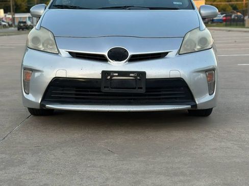 Used 2014 Toyota Prius Three FWD image 2